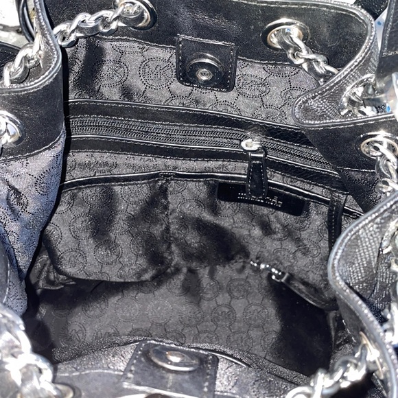 Michael Kors Frankie Bucket Bag - Picture 6 of 8